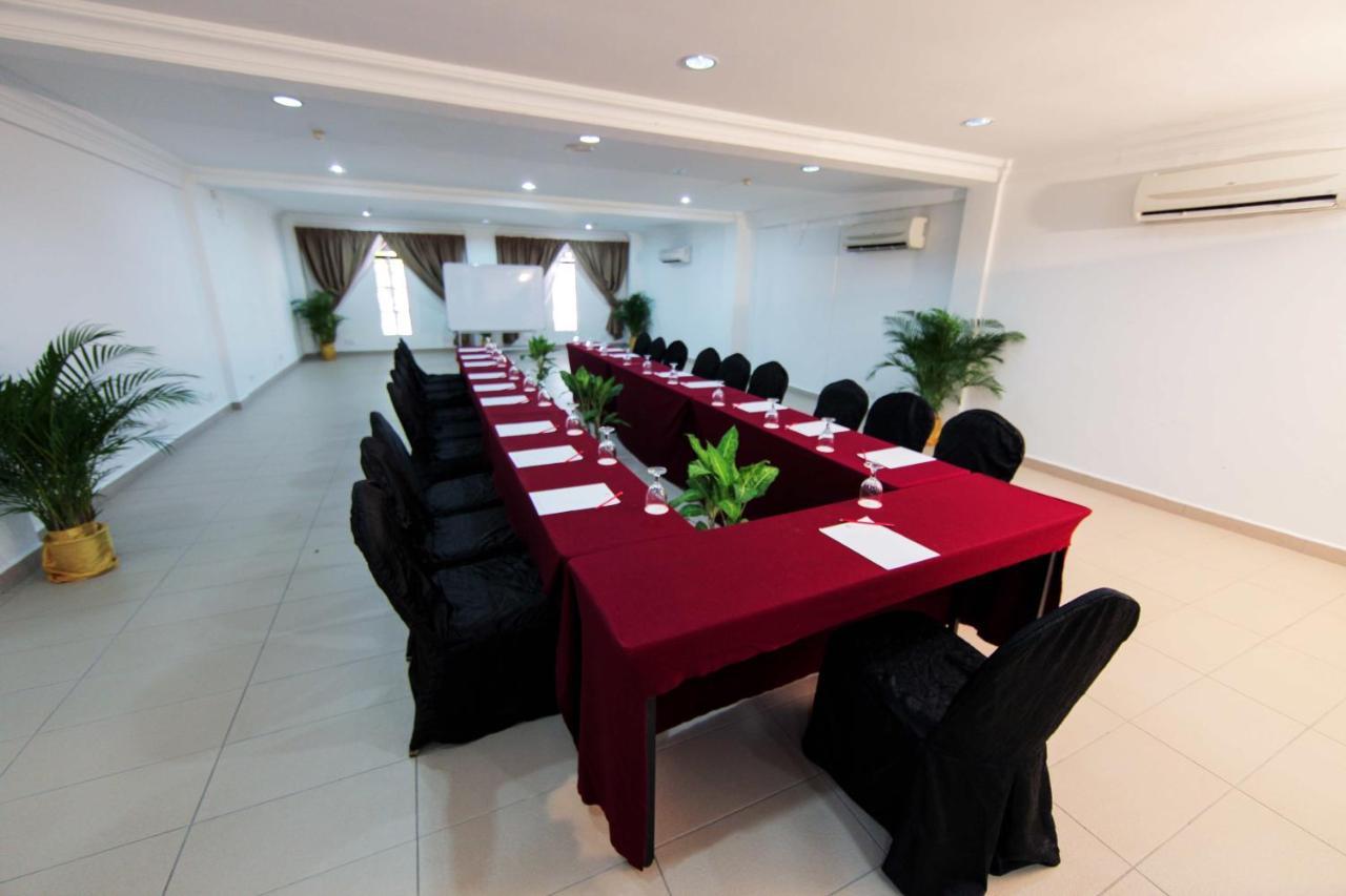 Lotus Desaru Beach Resort&Spa Bandar Penawar Exterior foto