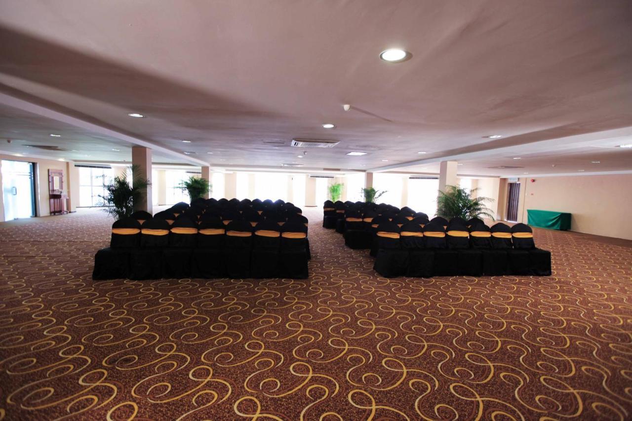 Lotus Desaru Beach Resort&Spa Bandar Penawar Exterior foto