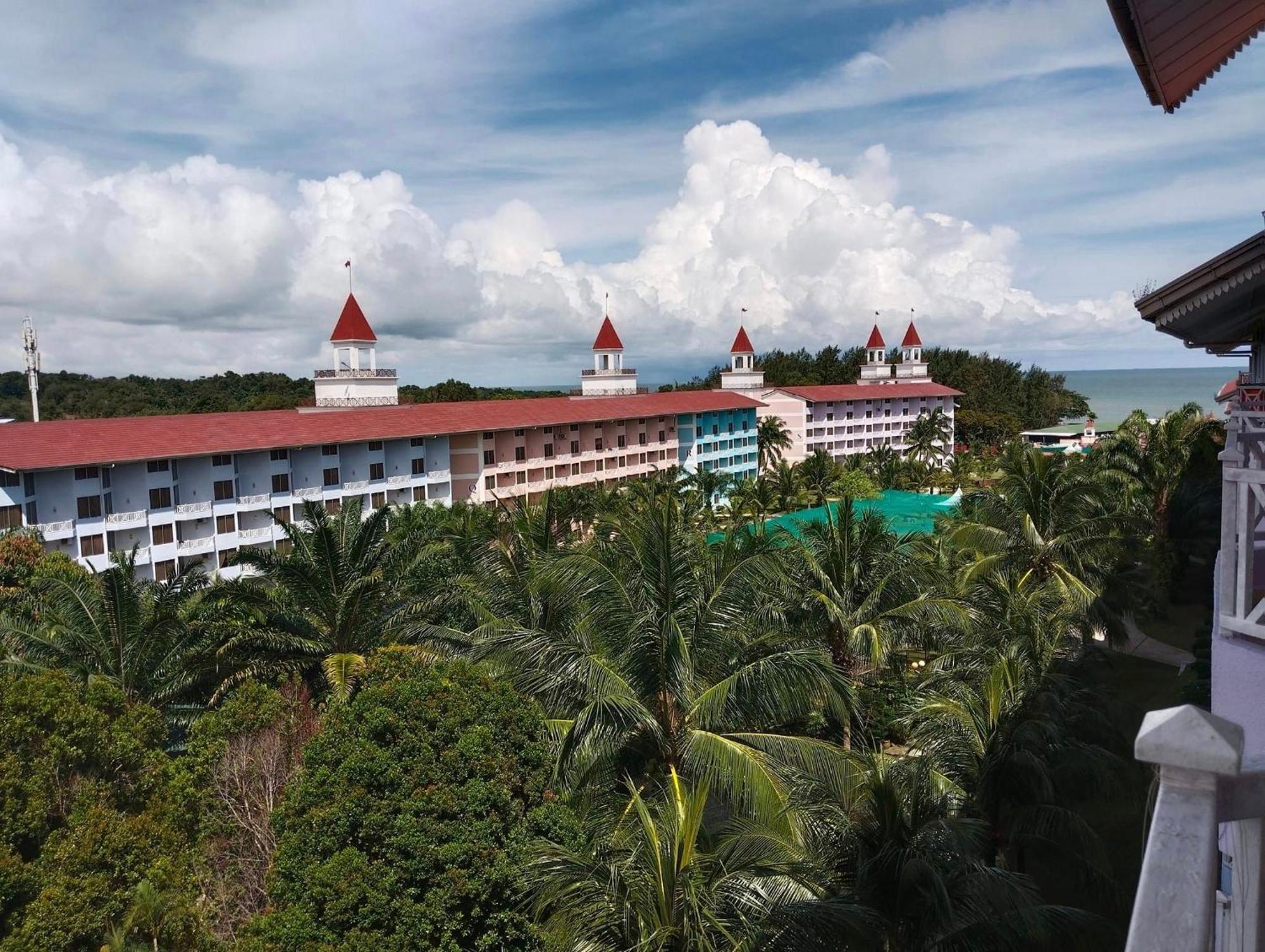 Lotus Desaru Beach Resort&Spa Bandar Penawar Exterior foto